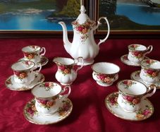 15 Piece Royal Albert Old Country Roses Bone China Gold Gilt Coffee Set For 6 Person Setting Made In England