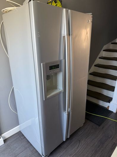 LG fridge freezer + water and ice dispenser