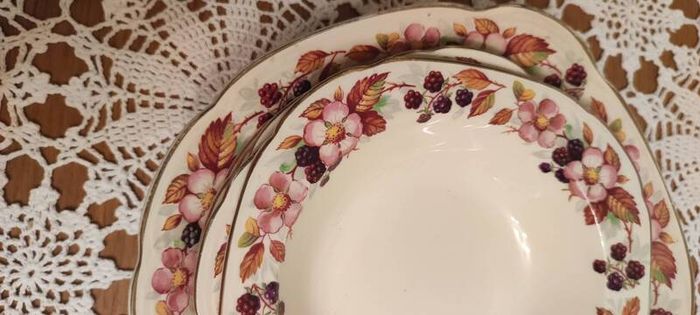 Vintage Alfred Meaking Flower & Berries