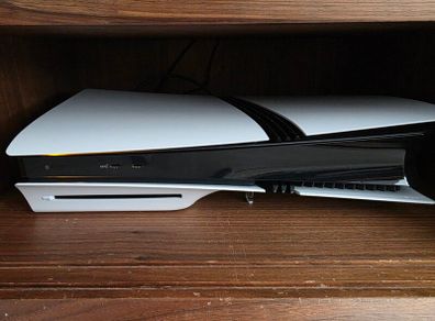 PS5 Pro. With Disk Drive. 4 weeks old. Warranty. Boxed