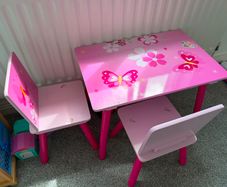Girl table and chairs
