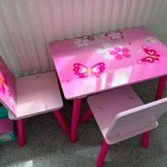 Girl table and chairs