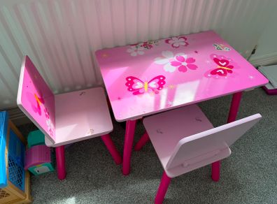 Girl table and chairs