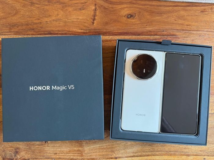 Honor Magic V5 Ivory White + Extras