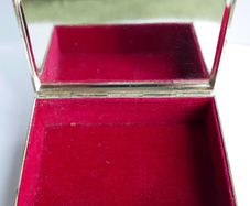 Vintage Silver Acanthus Leaf Ornated Embossed Design Cigarette/jewelry Box