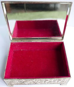Vintage Silver Acanthus Leaf Ornated Embossed Design Cigarette/jewelry Box