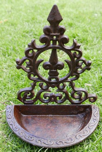Antique Victorian cast iron wall mounted bird bath bird feeder