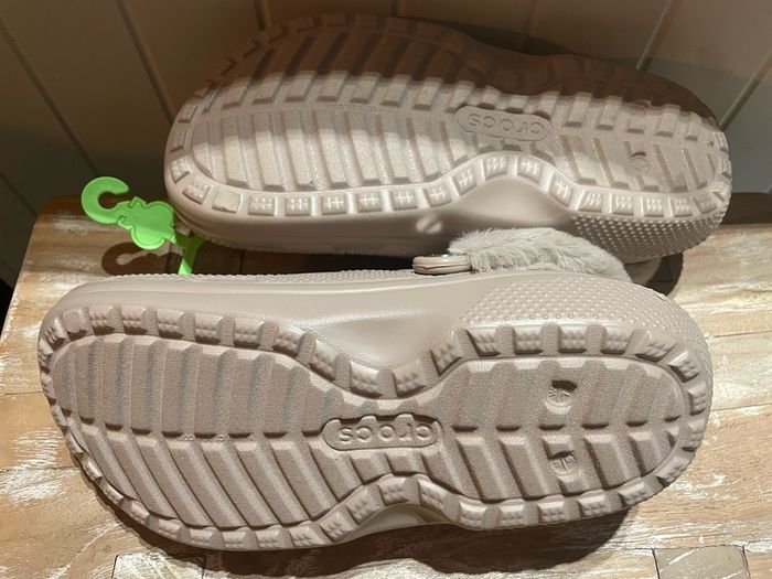 Crocs Lined Fuzz faux fur Strap Clog beige new