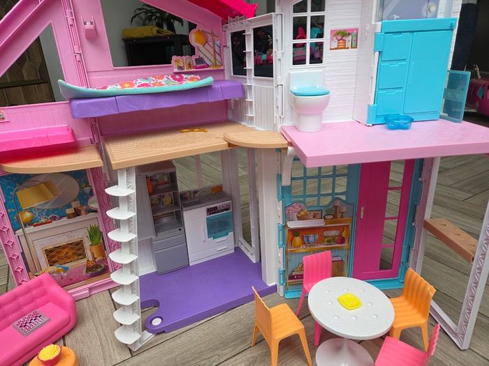 Barbie malibu house