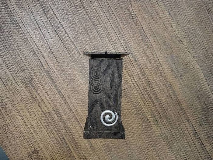 Candle holder