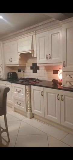 full kitchen