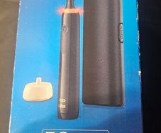 Oral B series 3 electric toothbrush