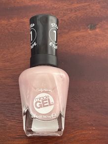 Sally Hansen Miracle Gel Polish in Plush Blush