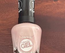 Sally Hansen Miracle Gel Polish in Plush Blush