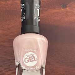 Sally Hansen Miracle Gel Polish in Plush Blush