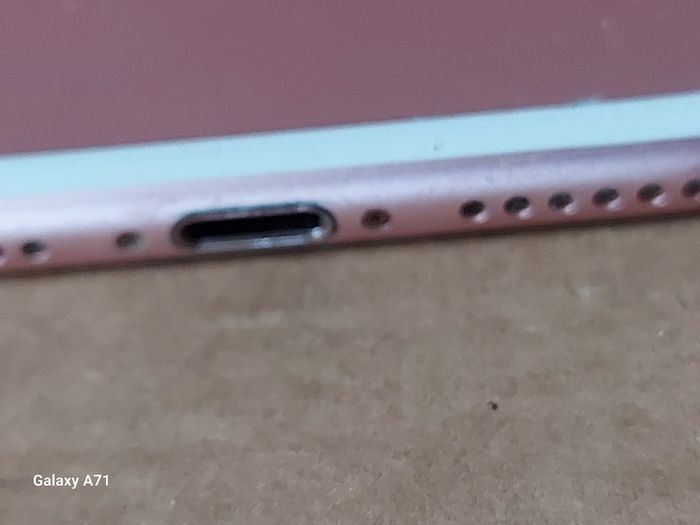 Apple Iphone 7, white, 32 GB, working perfect, some small cracks top right hand corner