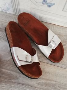 Clarks ladies slip on sandals with metallic silver strap & buckle with cork footbed UK 5.5.. EUR 38.5