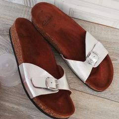 Clarks ladies slip on sandals with metallic silver strap & buckle with cork footbed UK 5.5.. EUR 38.5