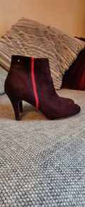 Gorgeous pair of Plum/Purple boots from Kate Appleby size 5