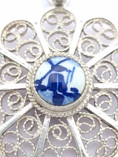 800 Silver Vintage Dutch Filigree Delfth Pendant
