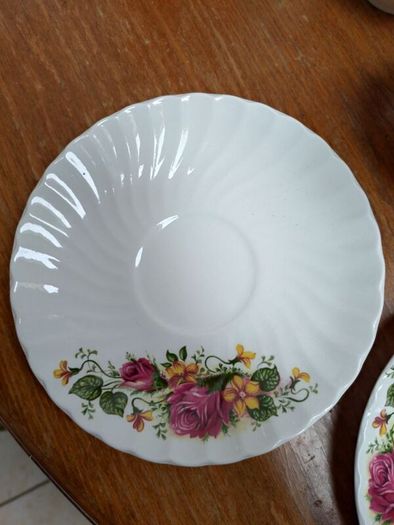 Ironstone Washington pottery hanley England, 5 tea cups and saucers