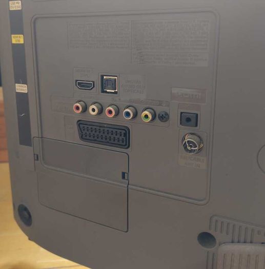 32 INCH Samsung TV with remote and power cable