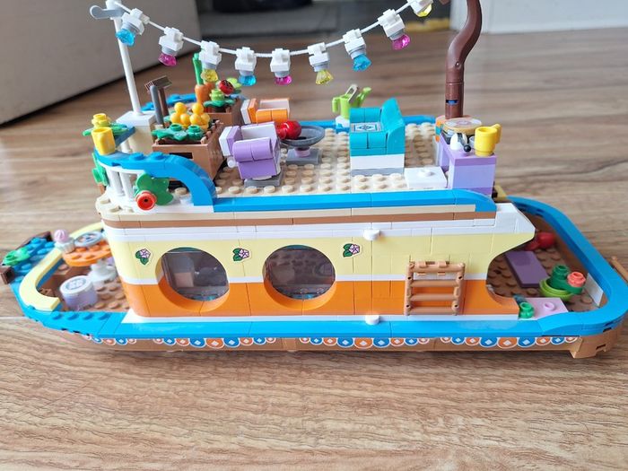 Lego friends houseboat