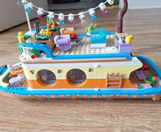 Lego friends houseboat