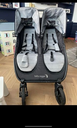 Baby Jogger GT2 double with bassist
