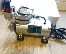 Airbrush set with compressor unused , as new.