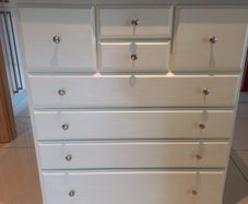 chest of drawers