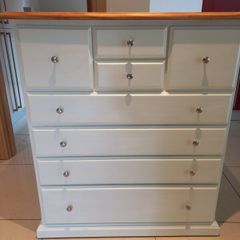 chest of drawers