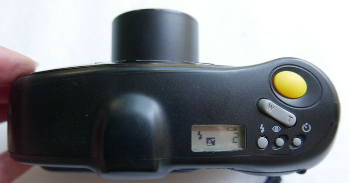 Minolta RIVA ZOOM PICO AF 35mm Film Camera with Minolta 38-60mm Lens Tested