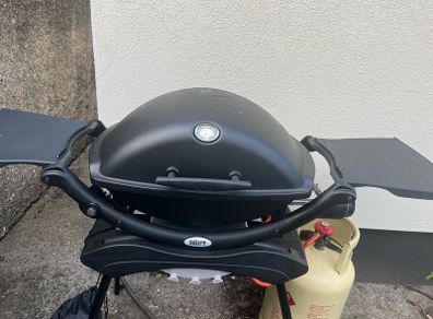 Weber Q2200 gas BBQ