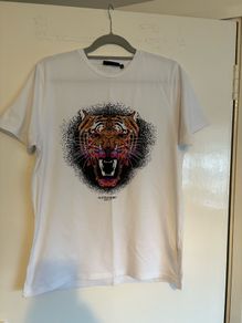 Zavetti Tshirt size medium