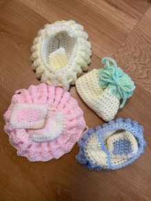 small knitted doll/teddy pouches or doll beds