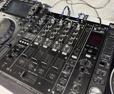 4x Pioneer CDJ 2000 Nxs 2