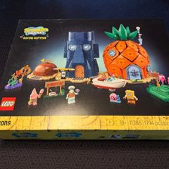 LEGO Icons 11386 SpongeBob SquarePants: Bikini Bottom