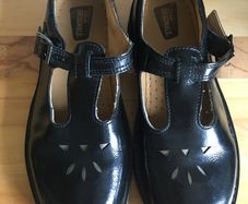 Clarks girls school shoes, 2.5