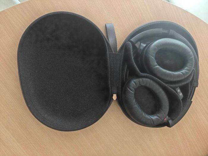 Sony WH1000XM3 Noise Cancelling Headphones Black with Case