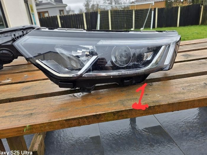 2017 koleos Passenger headlights (read ad)