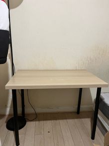 desk - 100 cm w x 60 cm L  70cm tall