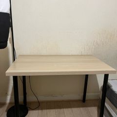 desk - 100 cm w x 60 cm L  70cm tall