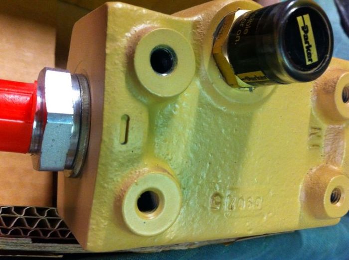 Hydraulic filter housing  (Parker Hydraulics)