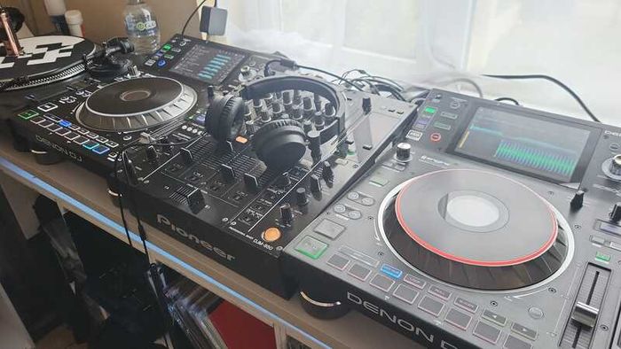 2x Denon Dj Sc5000 and Pioneer DJM850 for sale