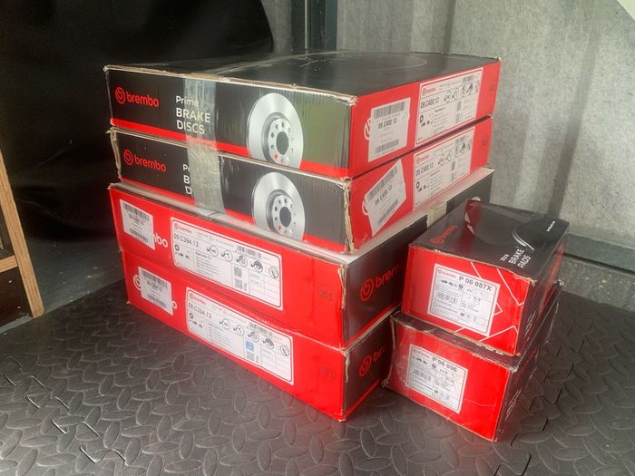 BMW Brake discs and pads Brembo