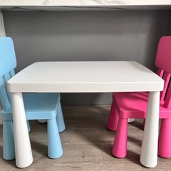 Kids Table & 2 chairs