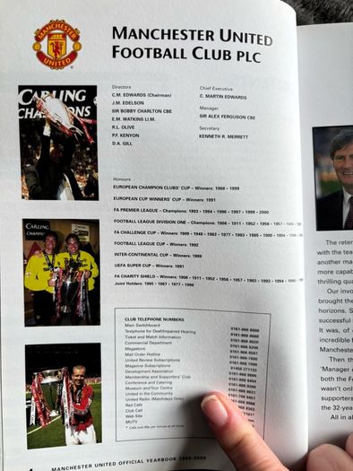 Manchester United Official Yearbook 2000