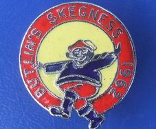 BUTLINS SKEGNESS 1962 (holiday camp, Lincolnshire) - resident camper's enamel badge