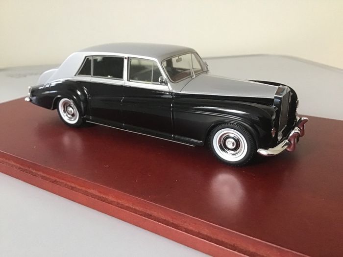Rolls Royce 1970 phantom VI James young model car